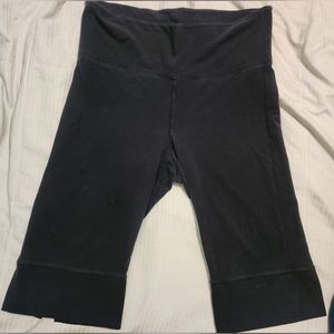 Crop capri leggings from Champion. Back slits. Size 2x